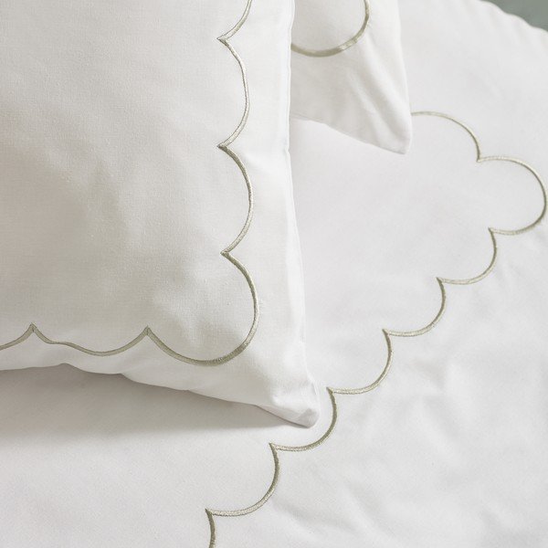 Bela/zelena podaljšana posteljnina za zakonsko posteljo 230x220 cm Scallop Border – Catherine Lansfield-image-3