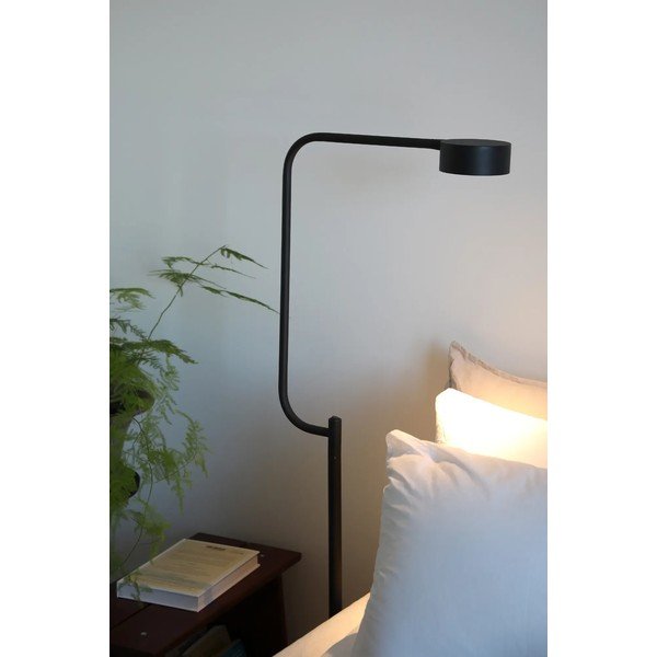Črna LED zatemnitvena stoječa svetilka s kovinskim senčilom (višina 130 cm) Hugo – Markslöjd-image-2