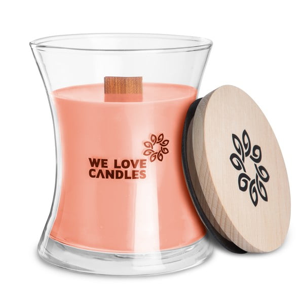 Sveča iz sojinega voska We Love Candles Rhubarb & Lily, čas gorenja 64 ur