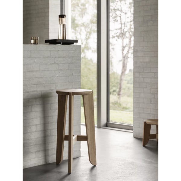 Barsko stol iz masivnega hrasta v naravni barvi (višina sedeža 75 cm) Eli – Blomus-image-4