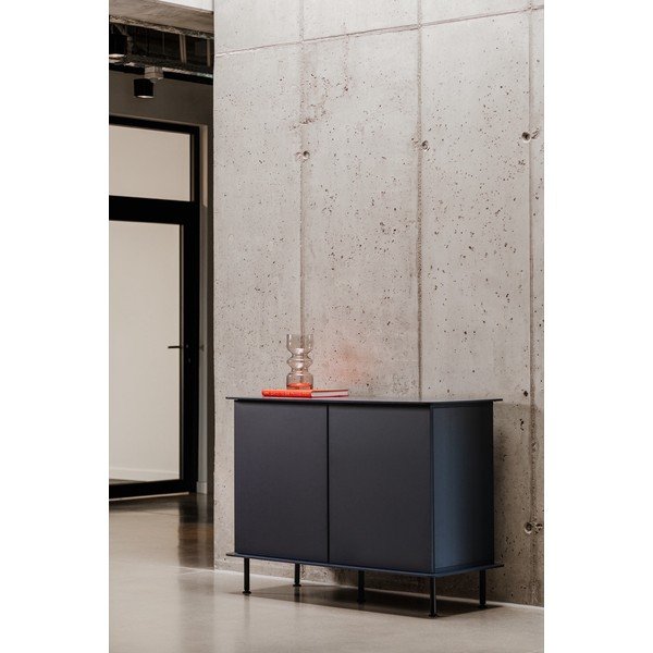 Temno modra komoda z luknjo za kable 120x88x50 cm Suumo – noo.ma-image-1