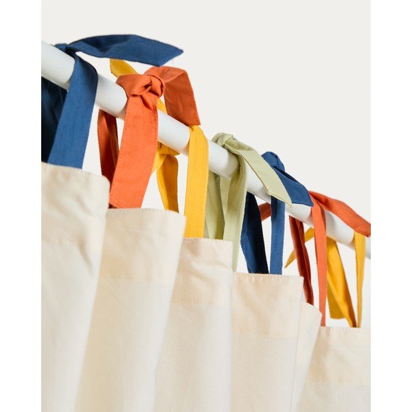 Kremno bela bombažna otroška zavesa 135x270 cm Zelda – Kave Home-image-2