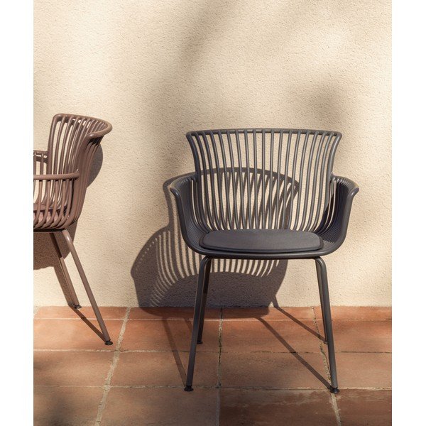 Temno siv vrtni stol Surpika – Kave Home-image-1
