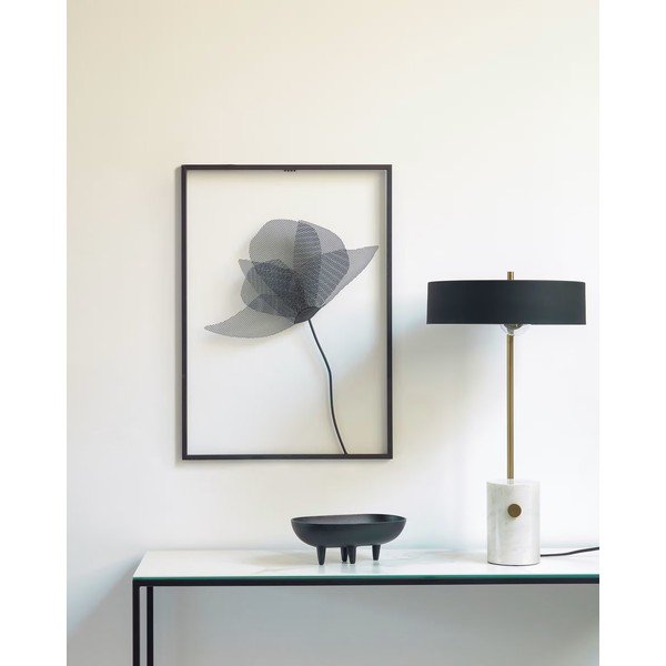 Belo-črna namizna svetilka s kovinskim senčnikom (višina 53 cm) Phant - Kave Home-image-1