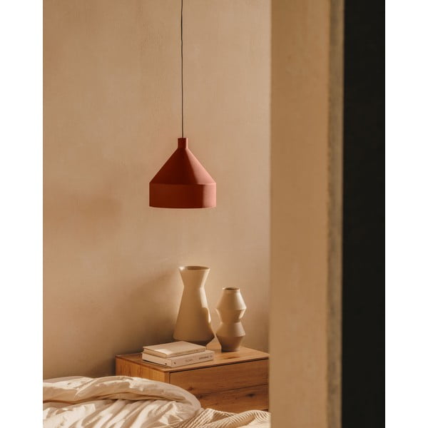 Viseča svetilka v barvi terakote s kovinskim senčilom ø 30 cm Peralta – Kave Home-image-1