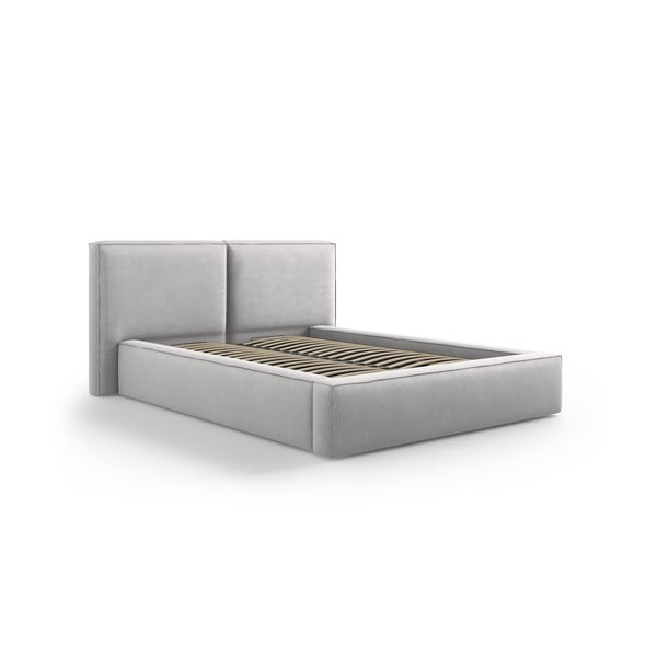 Svetlo siva oblazinjena zakonska postelja s prostorom za shranjevanje in letvenim dnom 140x200 cm Arendal – Cosmopolitan Design