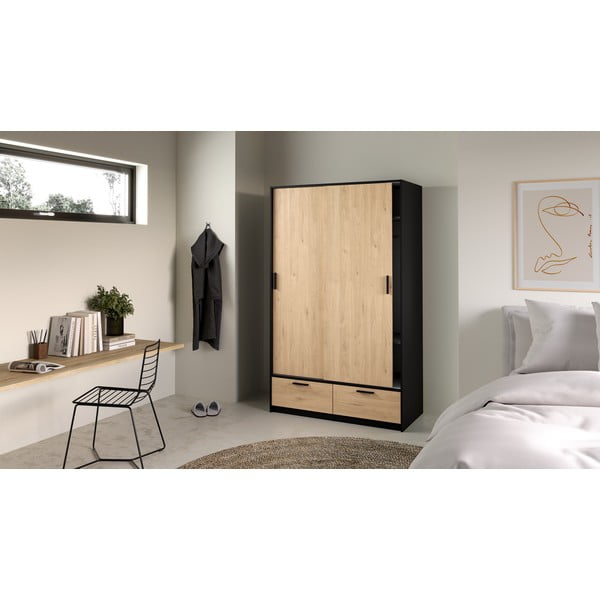 Črna/naravna garderobna omara v hrastovem dekorju z drsnimi vrati 121x200 cm Line – Tvilum-image-1