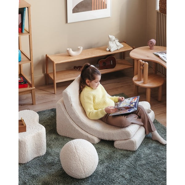 Kremno bel otroški fotelj iz tkanine bouclé Moon – Wigiwama-image-1
