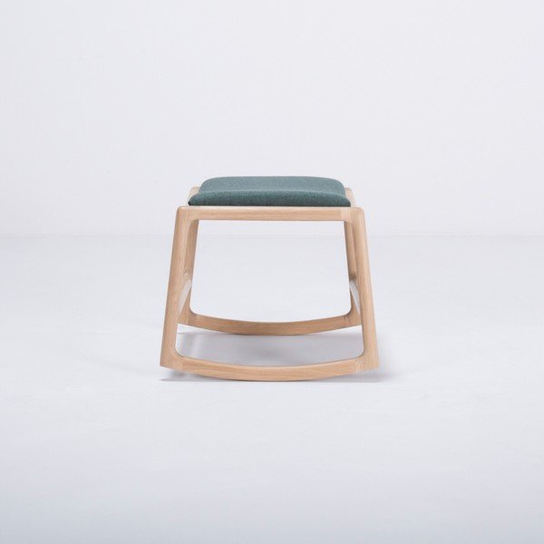 Tabure z leseno konstrukcijo iz hrastovega lesa in zelenim tekstilnim sedežem Gazzda Dedo-image-1