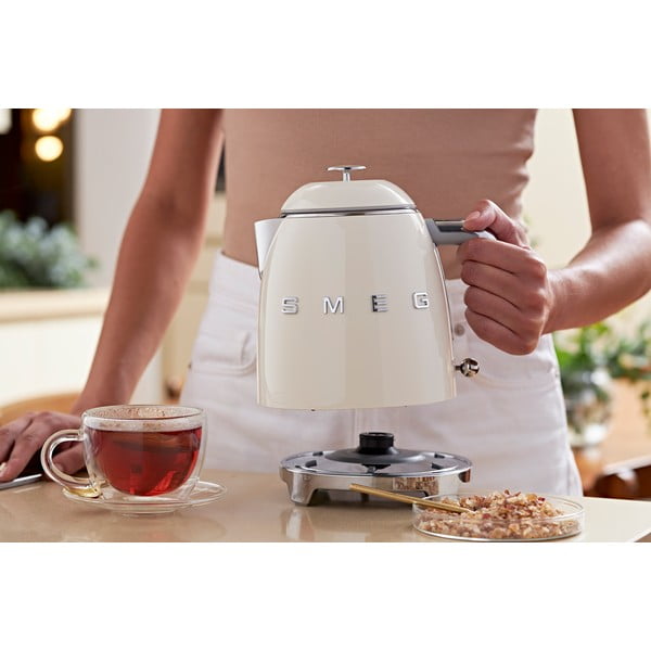 Kremno bel grelnik vode iz nerjavečega jekla 800 ml Retro Style – SMEG-image-2