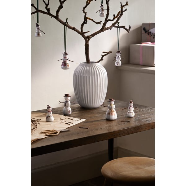 Porcelanasta božična figurica (višina 9 cm) Hammershøi Snowwife – Kähler Design-image-2