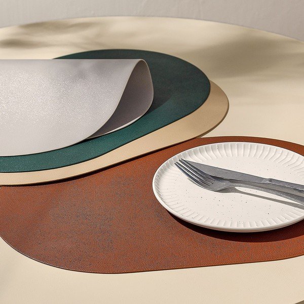 Pogrinjek iz imitacije usnja 30x45 cm Tabletop – Salt&Pepper-image-3
