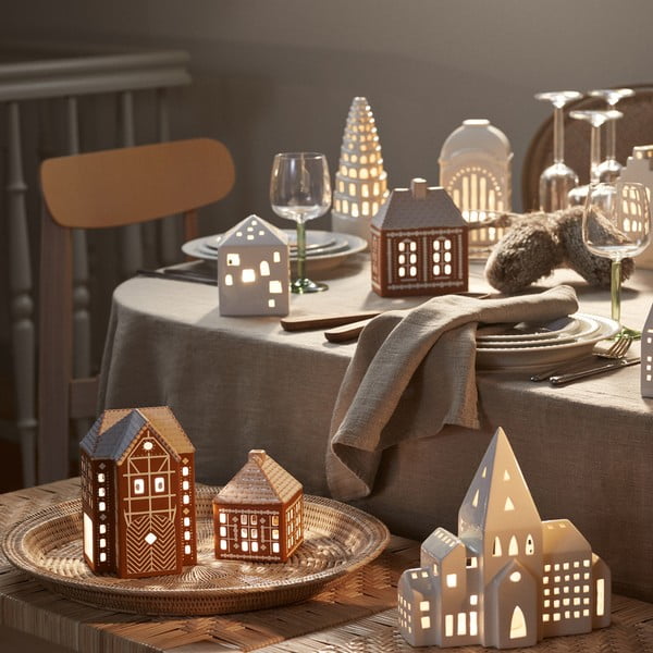 Keramičen svečnik za čajno svečko Gingerbread Lighthouse – Kähler Design-image-1