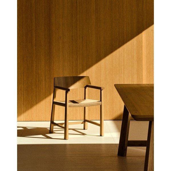 Jedilni stol z nasloni za roke iz masivnega hrasta v naravni barvi Idun – Kave Home-image-1