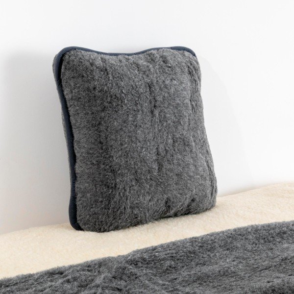 Temno siv vzglavnik iz merino volne Native Natural, 50 x 60 cm-image-1