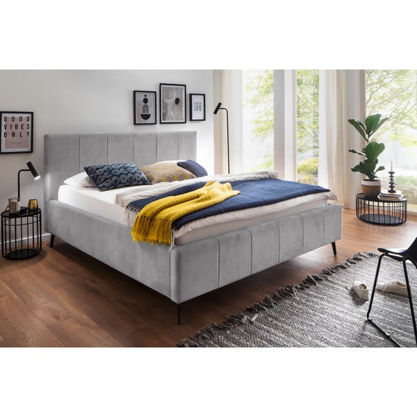 Svetlo siva oblazinjena zakonska postelja s prostorom za shranjevanje z letvenim dnom 180x200 cm Lizzano – Meise Möbel-image-1
