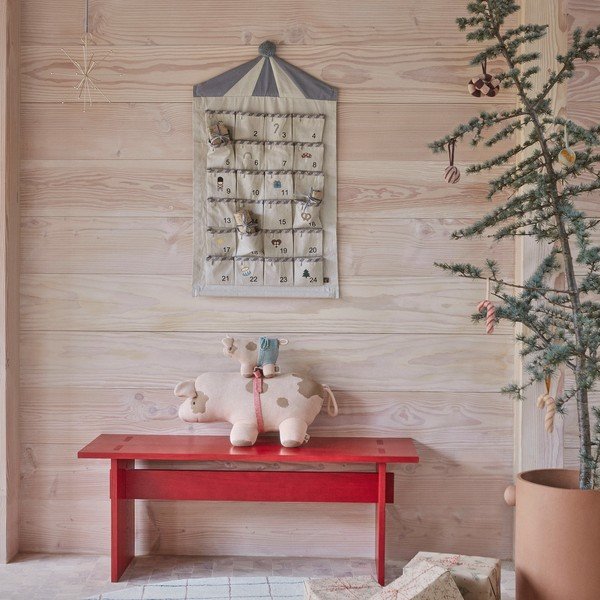 Rdeča klop iz masivnega lesa Kotai – OYOY Living Design-image-3