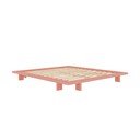 Svetlo rožnata zakonska postelja iz masivnega bora z letvenim dnom 140x200 cm Japan – Karup Design