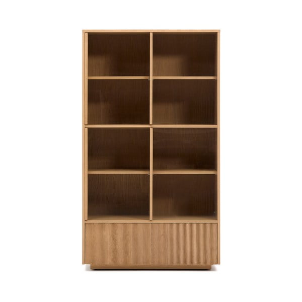Vitrina v hrastovem dekorju z drsnimi vrati v naravni barvi 100x174x40 cm Helvine – Kave Home