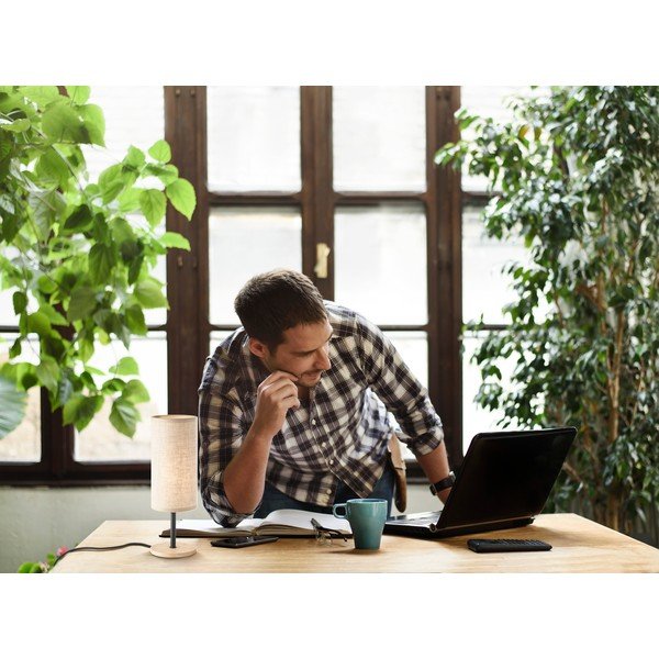 Namizna svetilka s tekstilnim senčilom v črni in naravni barvi (višina 30 cm) Kira – Fischer & Honsel-image-1