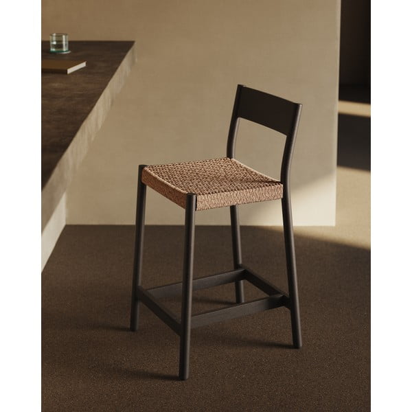 Črn barski stol iz masivnega hrasta (višina sedeža 65 cm) Yalia – Kave Home-image-1