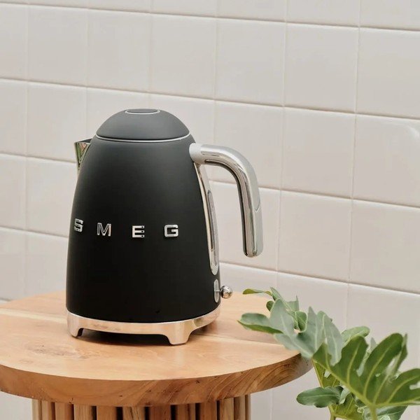 Črn grelnik vode SMEG 50's Retro Style-image-1
