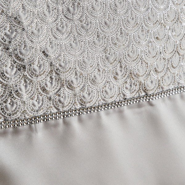 Namizni tekač iz mikrosatena 32x220 cm Deco Sequin – Catherine Lansfield-image-1