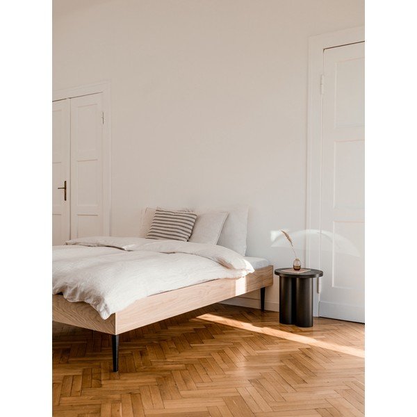 Črna zakonska postelja iz iverne plošče brez vzglavja z letvenim dnom 160x200 cm Streiko – noo.ma-image-1