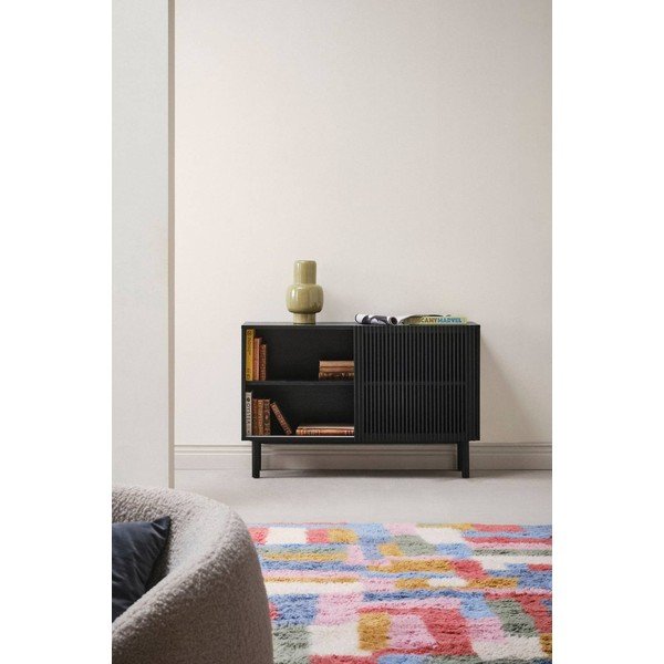 Črna omarica v jesenovem dekorju z drsnimi vrati 124x80x45 cm Sion – Jotex-image-1
