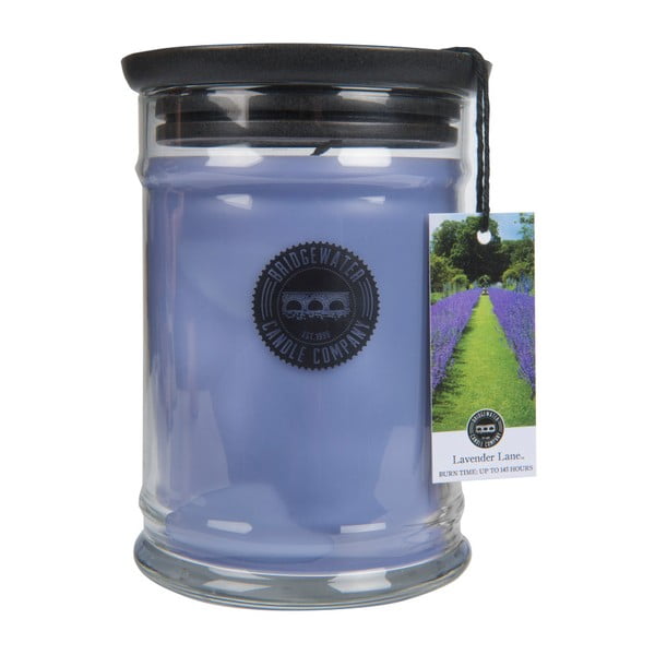Sveča v stekleni škatli z vonjem sivke Bridgewater candle Company Lavender, čas gorenja 140-160 ur