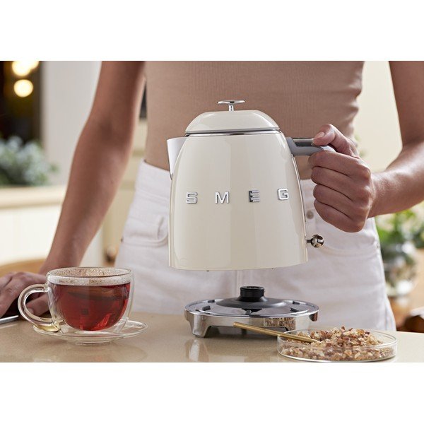 Kremno bel grelnik vode iz nerjavečega jekla 800 ml Retro Style – SMEG-image-3