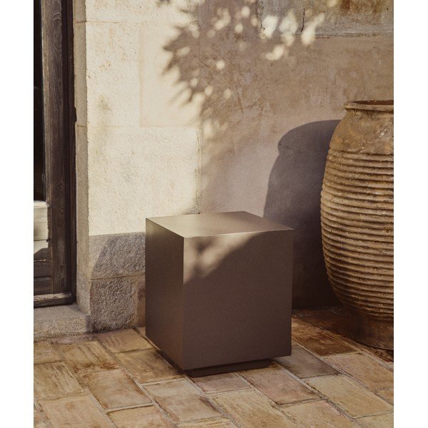 Betonska vrtna mizica 35x35 cm Rustella – Kave Home-image-1