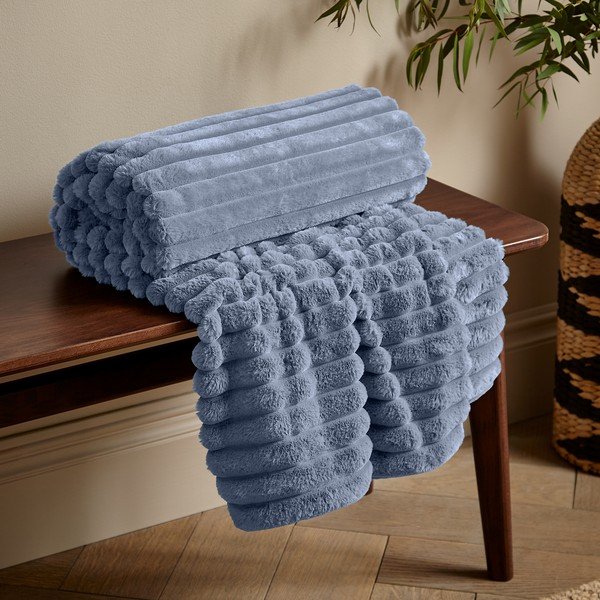 Modra odeja iz mikropliša 130x170 cm Cosy Ribbed – Catherine Lansfield-image-1