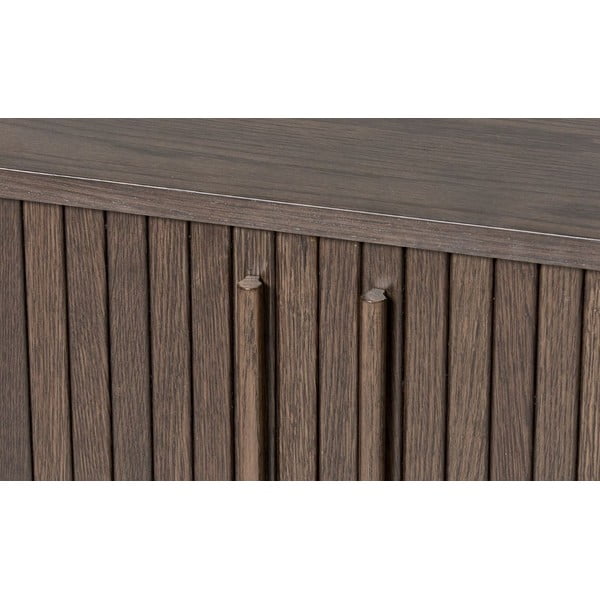 Rjava komoda v hrastovem dekorju z drsnimi vrati 140x76x45 cm Meta – Unique Furniture-image-3