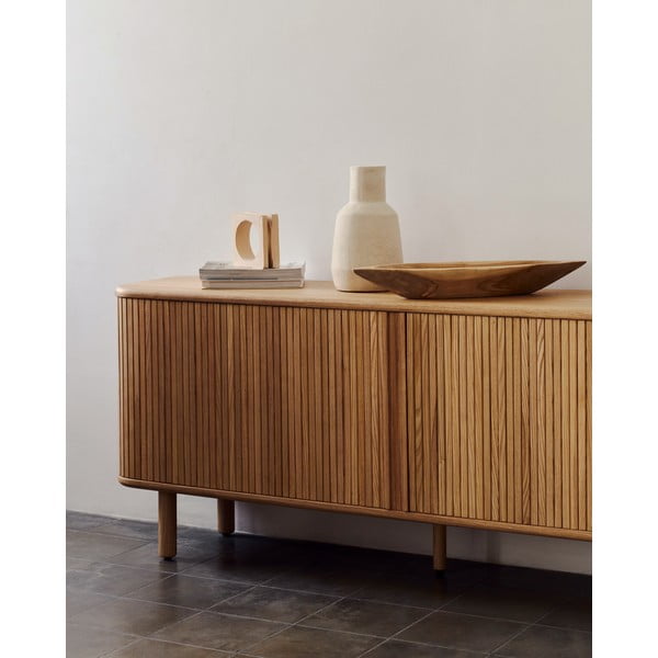 Komoda v jesenovem dekorju z drsnimi vrati v naravni barvi 180x75,5x40 cm Mailen – Kave Home-image-2