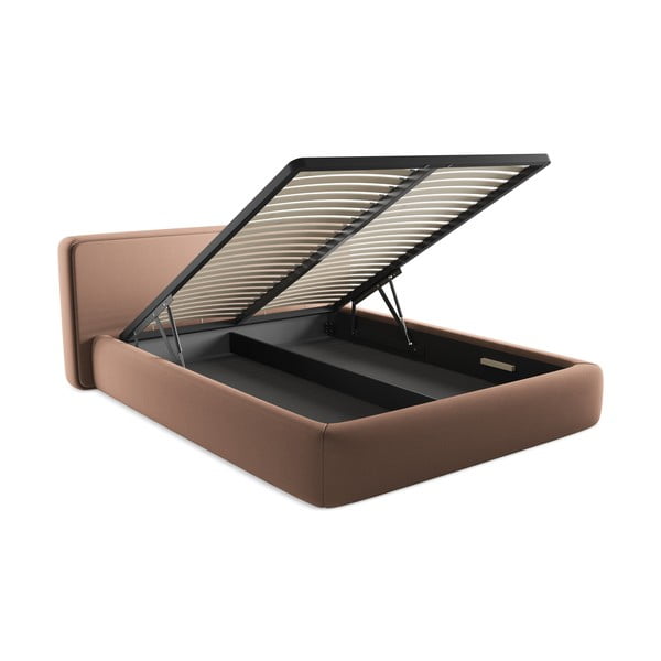 Svetlo rožnata oblazinjena zakonska postelja s prostorom za shranjevanje z letvenim dnom 160x200 cm Kiana – Makamii-image-3