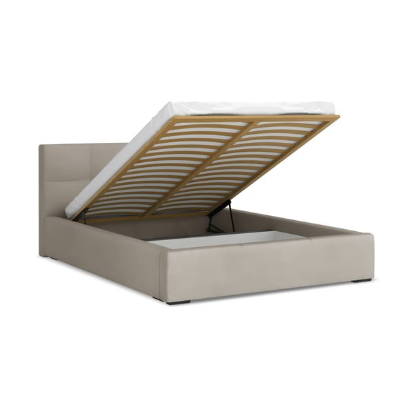 Sivorjava žametna oblazinjena zakonska postelja s prostorom za shranjevanje z letvenim dnom 140x200 cm Hiko – Makamii-image-1