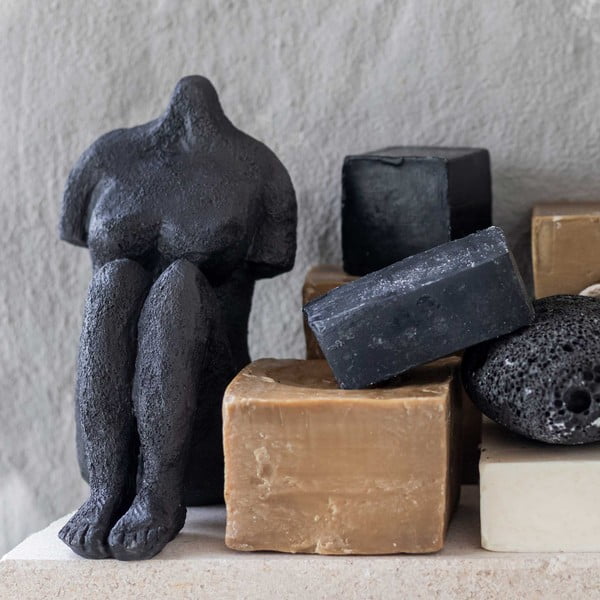 Kipec iz poliresina (višina 14 cm) Sitting Woman – Mette Ditmer Denmark-image-3