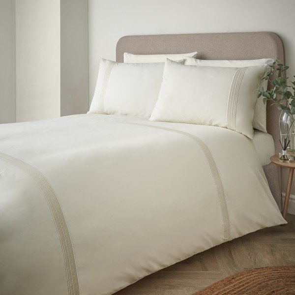 Kremno bela enojna posteljnina 135x200 cm Pintuck Easy Iron Percale – Catherine Lansfield-image-1