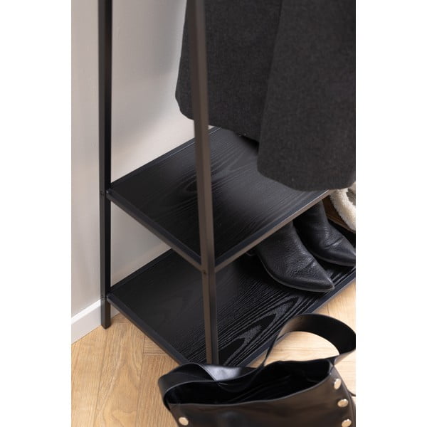 Črno stojalo za oblačila v jesenovem dekorju Seaford – Actona-image-4