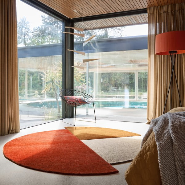 Opečnato oranžna ročno tkana volnena okrogla preproga ø 200 cm Mia Segment – Flair Rugs-image-1