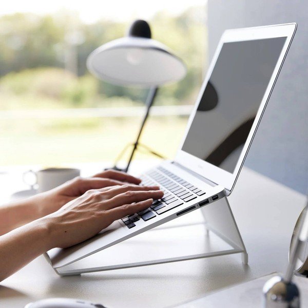 Belo kovinsko stojalo za prenosni računalnik Tower – YAMAZAKI-image-3