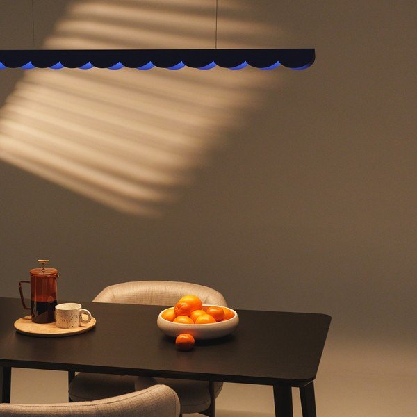 Temno modra aluminijasta LED viseča svetilka BISCUIT – Thoro-image-1