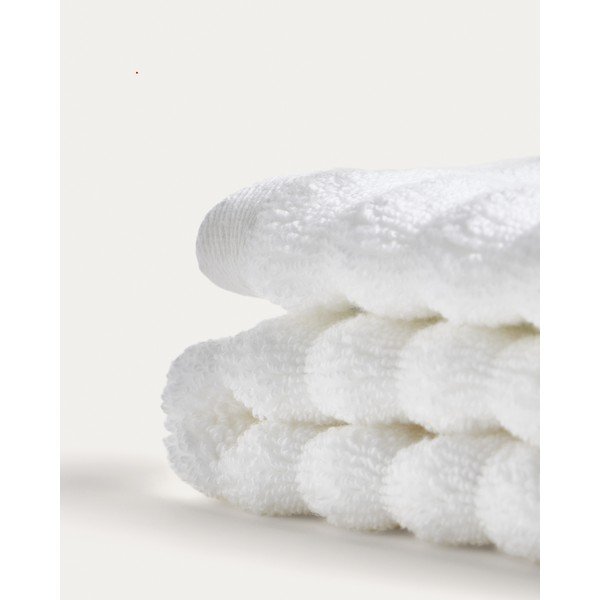 Bela frotirna bombažna brisača 50x90 cm Navira – Kave Home-image-4