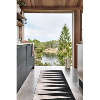 Črno-bel zunanji in notranji tekač 70x250 cm Vivi Black – Pappelina