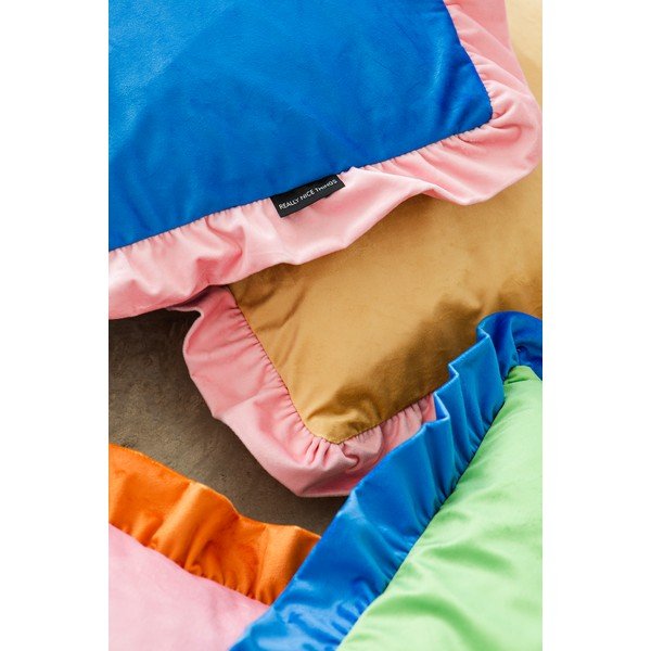 Žametna okrasna blazina 55x55 cm – Really Nice Things-image-2