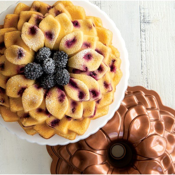 Model za kolač v bakreni barvi Nordic Ware Blossom, 2,4 l-image-4