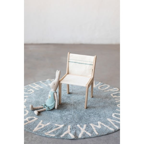 Svetlo modra pralna ročno tkana bombažna otroška preproga ø150 cm ABC Vintage Blue – Lorena Canals-image-1