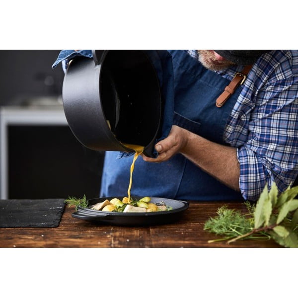 Lonec iz litega železa s pokrovko - Holm-image-3