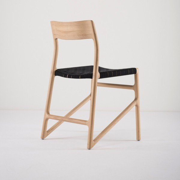 Jedilni stol iz masivnega hrastovega lesa s črnim sedežem Gazzda Fawn-image-3